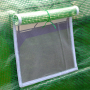 Fenêtre d'aération 35 x 35 cm avec moustiquaire ouverte